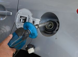 justica-proibe-posto-de-exigir-que-mulher-trabalhe-de-legging