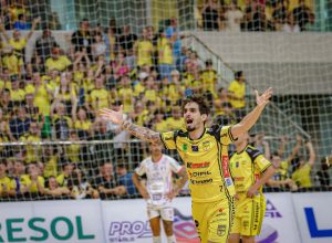 bruninho-aposta-na-versatilidade-do-jaragua-para-a-semifinal-da-lnf-cresol-2025