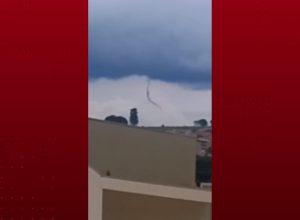 formacao-de-nuvem-tornadica-chama-atencao-proximo-a-terra-roxa