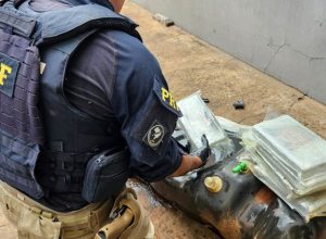 prf-apreende-cocaina,-haxixe-e-celulares-contrabandeados