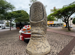 cascavel:-a-capital-da-russia-brasileira,-onde-o-surreal-virou-rotina
