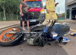 motociclista-fica-ferido-em-colisao-com-hb20-no-parque-dos-ipes,-em-cascavel