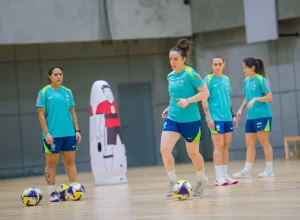 selecao-brasileira-feminina-chega-a-bangkok-e-volta-aos-treinos-apos-titulo-na-tailandia
