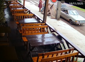 camera-flagra-furto-de-balanco-avaliado-em-mais-de-r$-1-mil-no-centro-de-cascavel