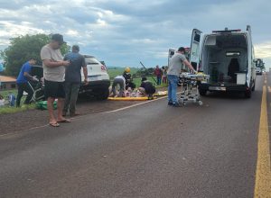 acidente-entre-caminhonete-e-carro-deixa-um-morto-e-varios-feridos-na-br-369-em-ubirata
