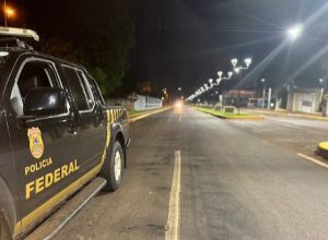 adolescentes-sao-apreendidos-transportando-15-caixas-de-cigarros-contrabandeados-do-paraguai