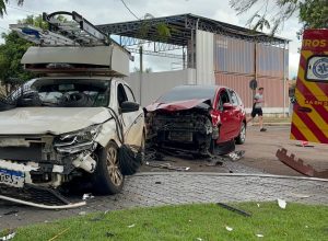 condutores-de-veiculos-ficam-feridos-em-acidente-no-alto-alegre-em-cascavel