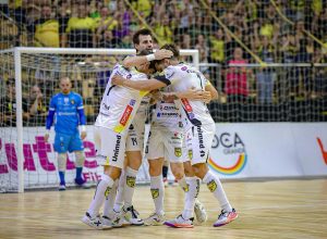 jaragua-vira-sobre-o-blumenau-e-avanca-a-semifinal-do-catarinense