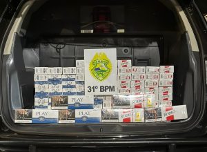 rotam-apreende-1.000-macos-de-cigarro-contrabandeado-em-onibus-em-assis-chateaubriand