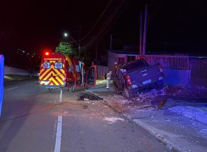 motorista-morre-apos-sofrer-mal-subito-e-bater-contra-poste-no-bairro-brasilia,-em-cascavel