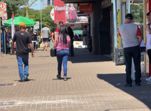 lojas-de-cascavel-abrem-no-feriado-e-movimento-cresce-no-comercio