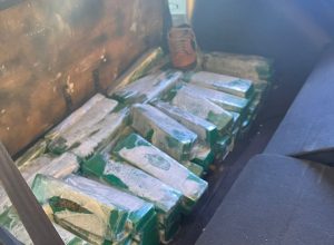 prf-apreende-61-kg-de-maconha-ocultos-em-veiculo-na-br-369,-em-corbelia