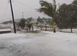 temporal-com-forte-chuva-de-granizo-deixa-estragos-em-municipios-da-regiao