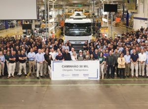 daf-caminhoes-entrega-veiculo-50-mil-produzido-no-parana