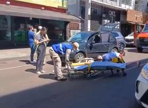 idosa-de-75-anos-fica-ferida-apos-atropelamento-no-centro-de-cascavel