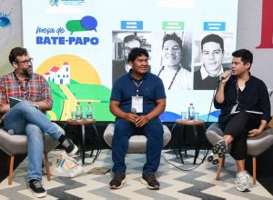 escolas-indigenas-recebem-1°-livro-infantil-em-lingua-do-alto-xingu