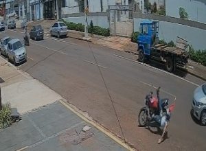 motociclista-de-21-anos-fica-ferido-apos-ser-atingido-por-carro-no-bairro-country