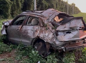 pai-e-filho-sao-detidos-apos-perseguicao-e-capotamento-na-br-277