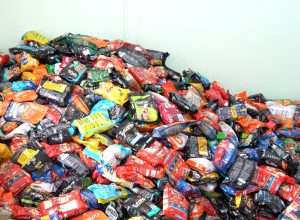 prefeitura-distribui-mais-de-2,5-toneladas-de-racao-a-caes-e-gatos