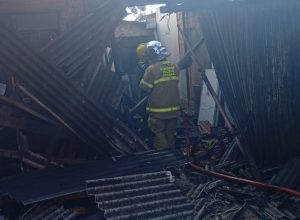 duas-casas-pegam-fogo;-incendio-no-bairro-cascavel-velho-atinge-imovel-vizinho