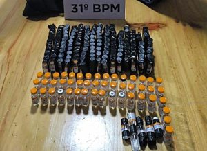 passageiro-e-flagrado-com-180-ampolas-de-medicamento-contrabandeado-em-onibus-na-br-369