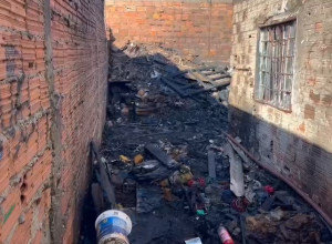 incendio-atinge-residencia-no-bairro-interlagos