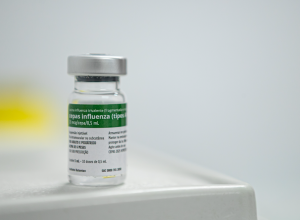 cascavel-recebe-mais-de-mil-doses-de-vacina-covid-para-menores-de-5-anos-e-retomara-vacinacao