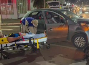 acidente-entre-gol-e-van-deixa-mulher-ferida-em-cruzamento-da-avenida-brasil