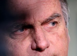 bolsonaro-tem-crise-de-soluco-e-passa-por-atendimento-medico-na-prisao