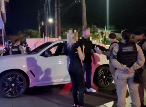 policia-prende-duas-pessoas-por-embriaguez-ao-volante-durante-bloqueio-de-transito-em-toledo