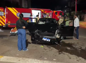 duas-mulheres-ficam-feridas-em-batida-no-centro-de-cascavel