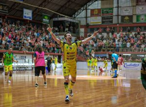 jaragua-empata-com-atlantico-e-avanca-as-finais-da-lnf-cresol-2025