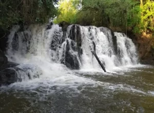 jovem-de-21-anos-morre-apos-afogamento-em-cachoeira-no-interior-de-toledo