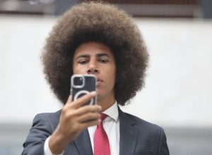 renato-freitas-diz-que-criminalizacao-da-maconha-tem-“carater-racista”-no-brasil