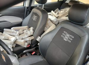 prf-apreende-450-kg-de-maconha-e-prende-motorista-com-carro-furtado-em-ceu-azul