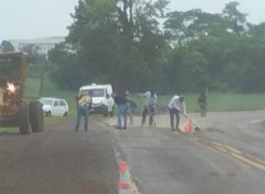 van-capota-na-pr-182,-em-maripa,-apos-motorista-perder-o-controle-do-veiculo