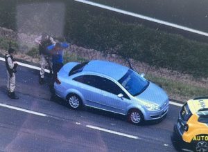 pm-apreende-carro-carregado-com-cigarros-eletronicos-na-br-277-em-cascavel