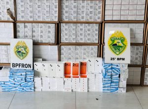 pm-apreende-carga-milionaria-de-celulares-e-cigarros-eletronicos-em-umuarama