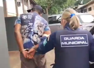 homem-e-preso-furtando-cabos-de-iluminacao-publica-na-avenida-jk,-em-foz-do-iguacu