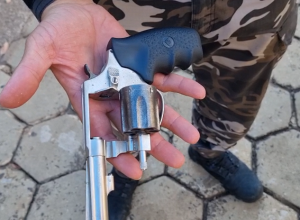 choque-apreende-arma-e-detem-suspeito-durante-operacao-codesul-ii-em-foz-do-iguacu