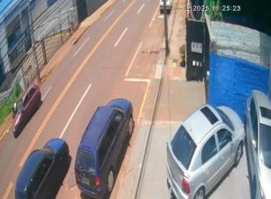 motociclista-fica-ferida-apos-ser-atingida-por-carro-no-bairro-brasmadeira-em-cascavel