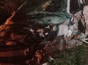 duas-pessoas-ficam-feridas-apos-carro-atingir-guard-rail-na-br-369,-em-corbelia