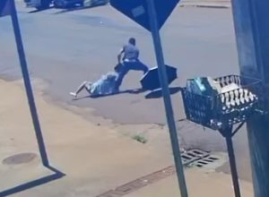 idosa-de-79-anos-e-arrastada-por-homem-durante-assalto-na-regiao-norte-de-cascavel