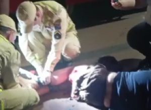 motociclista-sofre-grave-lesao-na-perna-apos-acidente-na-avenida-carlos-gomes