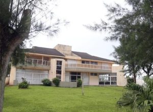 mansao-no-litoral-mantem-viva-a-memoria-de-ditador-paraguaio-e-atrai-turistas