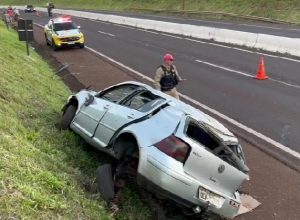 motorista-capota-carro-apos-ser-fechado-por-caminhao-na-prc-467,-em-cascavel