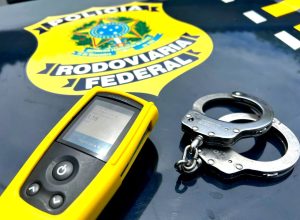 prf-prende-motorista-de-bitrem-por-embriaguez-em-apucarana