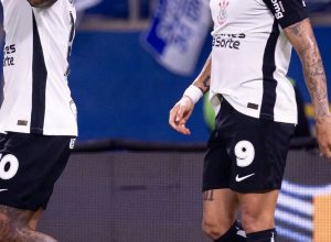 copa-do-brasil:-depay-decide-e-corinthians-derrota-cruzeiro-por-1-a-0