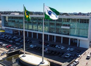 ratinho-jr.-mantem-suspense-sobre-escolhido-enquanto-moro-enfrenta-crise-interna-no-parana