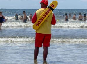 como-e-o-trabalho-dos-bombeiros-na-operacao-verao-no-parana